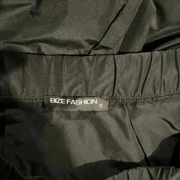 Bize Skirt (Cute) - Size 2 - Picture 2 of 5